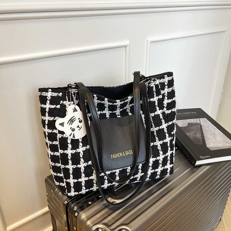 Women's 2025 Korean Style Plaid Large Tote Bag Casual Minimalist Shoulder Bag with Big Capacity