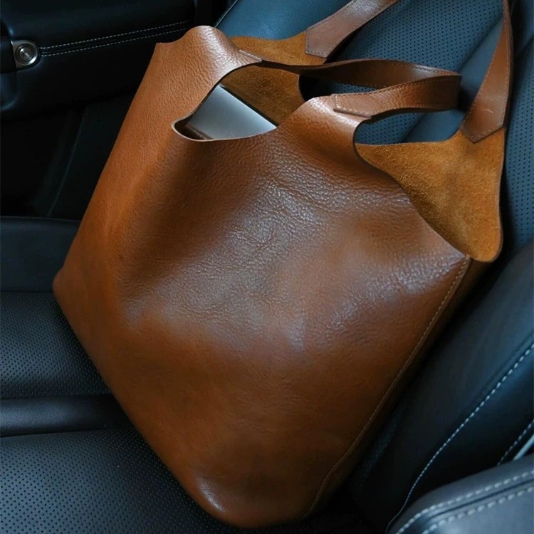 Large Capacity Tote Bag for Women 2025 New Light Luxury Niche High-End Handbag Shoulder Bag