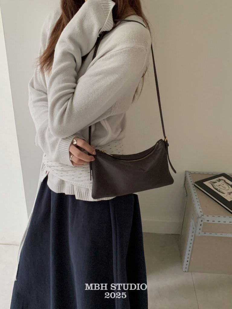 MBH Vegetable-Tanned Sheepskin Minimalist Envelope Bag Casual Classic Black Mahjong Bag Crossbody Shoulder Bag with Strap
