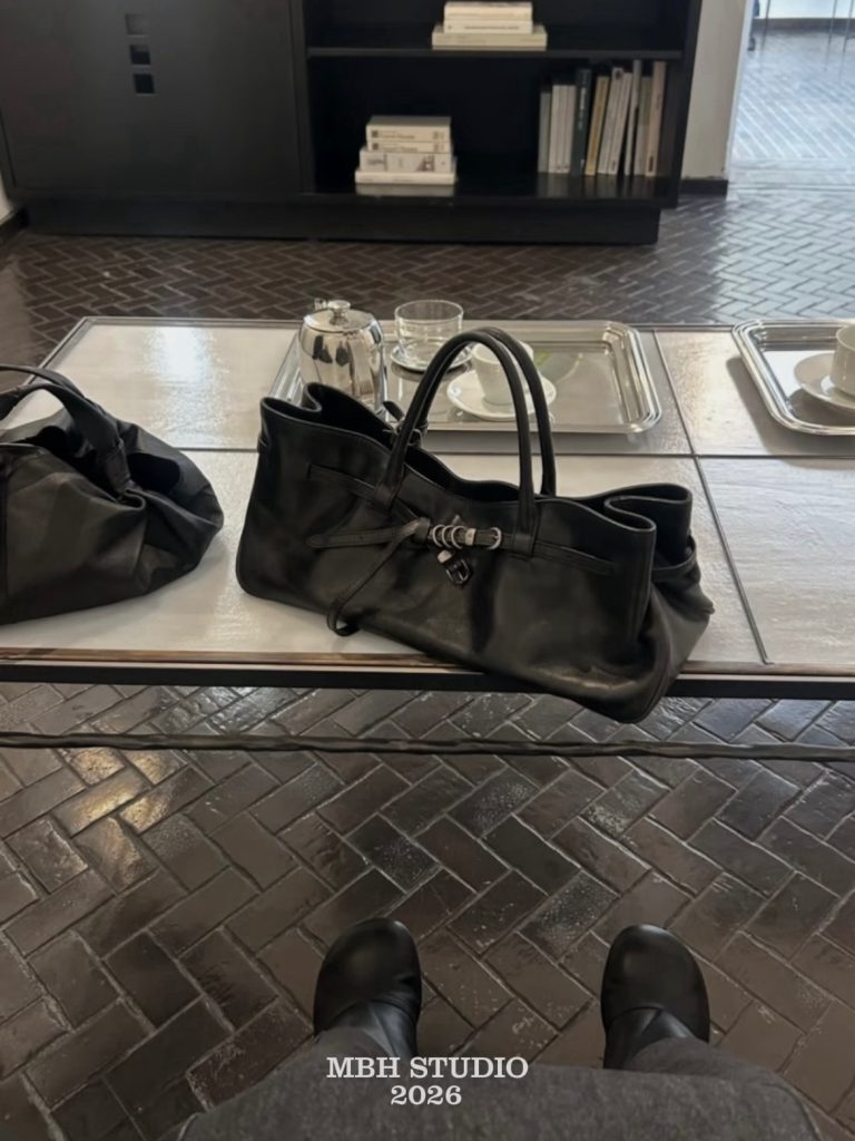 MBH Korean Niche Marg Same Style Vintage Genuine Leather Motorcycle Bag Top Layer Cowhide Metal Buckle Baguette Handbag