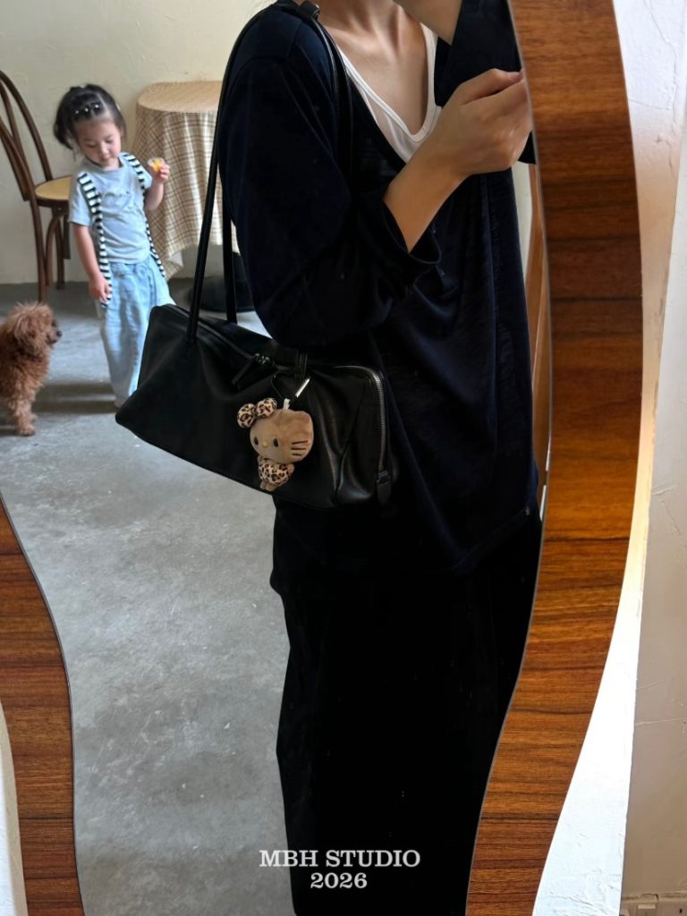 MBH Minimalist Large Capacity Baguette Bag Top Layer Cowhide Versatile Commuter Shoulder Bag